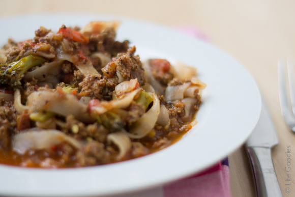 Shirataki Noodles with Meat & Veggies Spicy Sauce